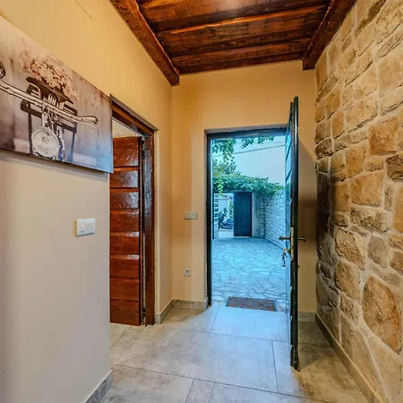 Stone House Zara With Jacuzzi * Sukošan