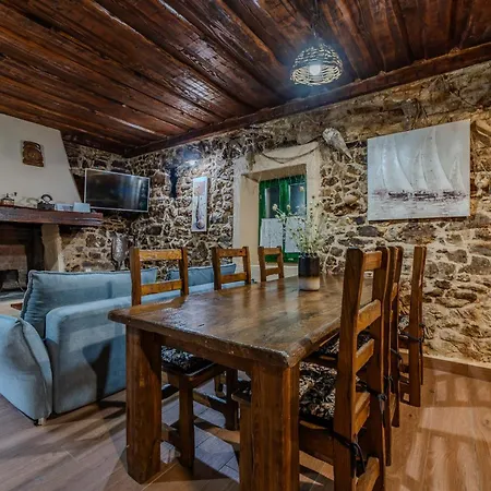 Stone House Zara With Jacuzzi * Sukošan