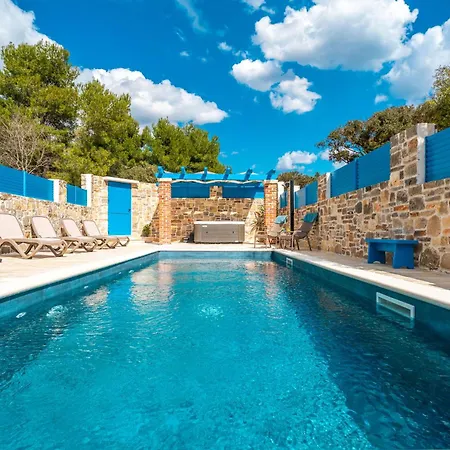 Stone House Zara With Jacuzzi 度假居 Sukošan