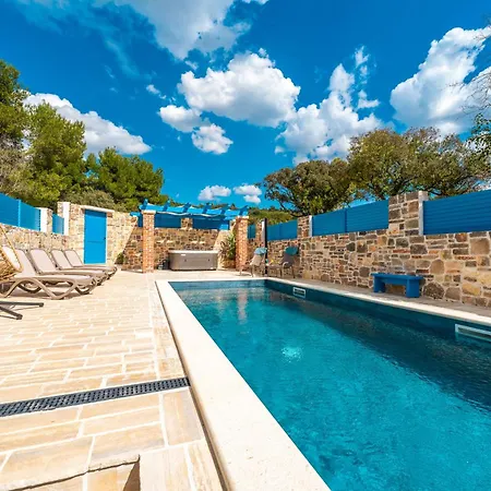 Stone House Zara With Jacuzzi 度假居