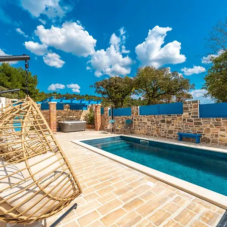 Stone House Zara With Jacuzzi Vikendica *