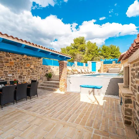 Vikendica Stone House Zara With Jacuzzi *