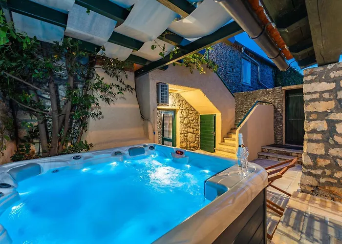 Casa vacanze Stone House Zara With Jacuzzi Sukošan
