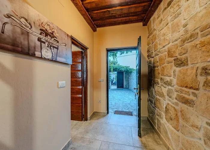 Stone House Zara With Jacuzzi * Sukošan