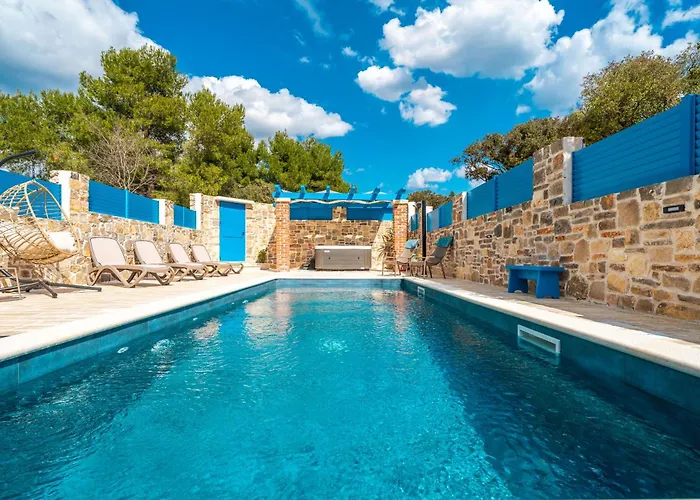 Stone House Zara With Jacuzzi Casa vacanze Sukošan