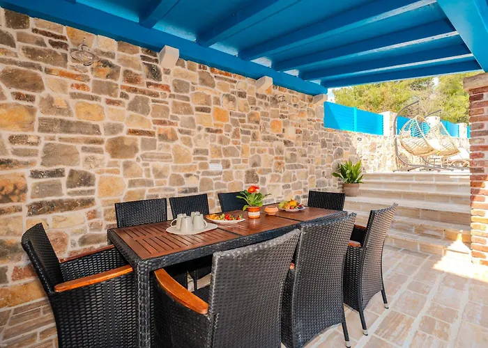 Casa vacanze Stone House Zara With Jacuzzi *