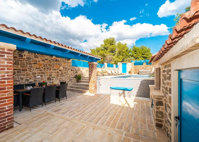 Casa vacanze Stone House Zara With Jacuzzi *