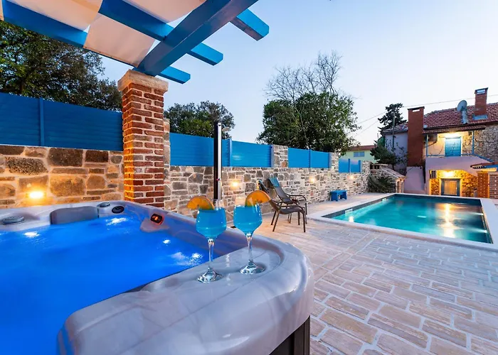 Casa vacanze Stone House Zara With Jacuzzi *