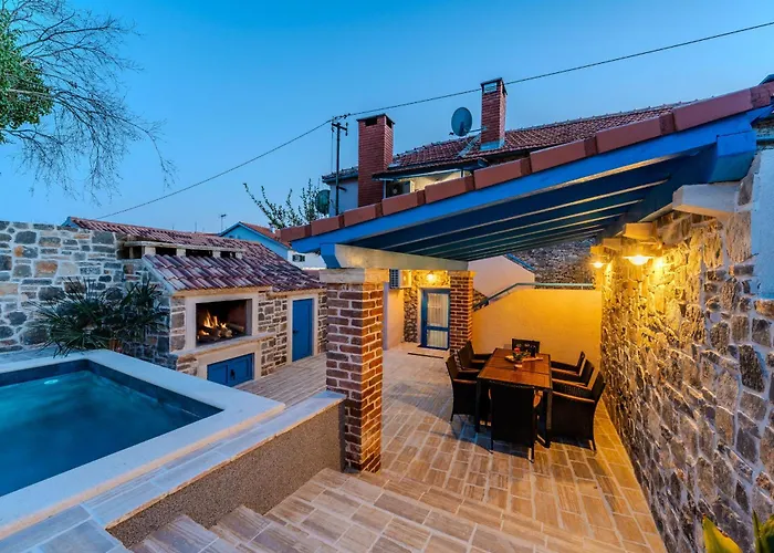 Casa vacanze Stone House Zara With Jacuzzi Sukošan