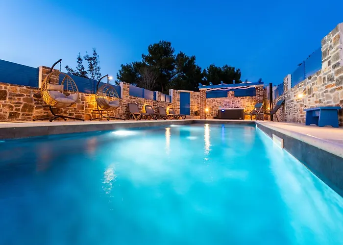 Casa vacanze Stone House Zara With Jacuzzi Sukošan