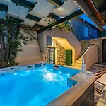 Tatil Evi Stone House Zara With Jacuzzi Sukošan
