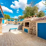 Tatil Evi Stone House Zara With Jacuzzi Sukošan