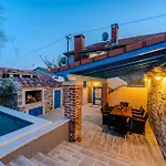 Tatil Evi Stone House Zara With Jacuzzi Sukošan