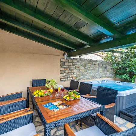 Stone House Zara With Jacuzzi *
