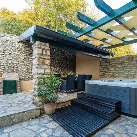 Stone House Zara With Jacuzzi