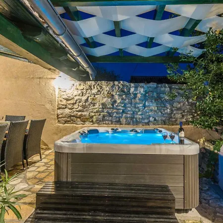 Stone House Zara With Jacuzzi Holiday home *