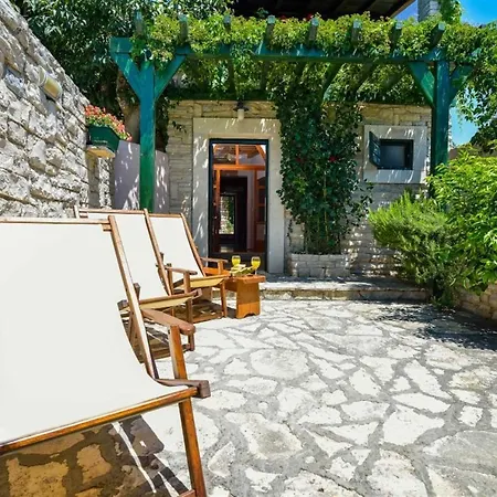 Stone House Zara With Jacuzzi Holiday home *