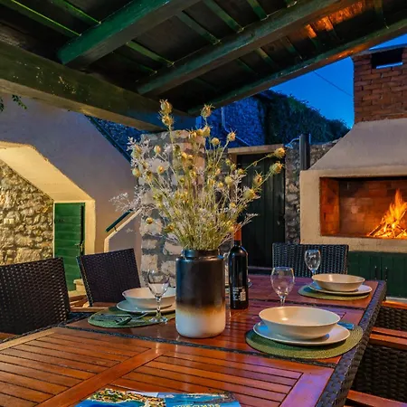 Holiday home Stone House Zara With Jacuzzi Sukosan