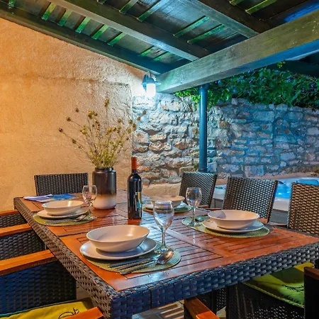 Stone House Zara With Jacuzzi בית נופש Sukošan