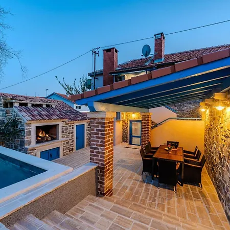 Holiday home Stone House Zara With Jacuzzi Sukosan