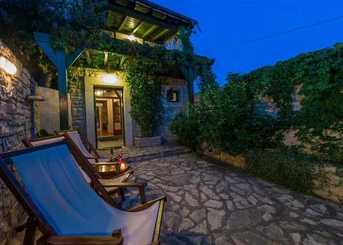 Stone House Zara With Jacuzzi Sukošan