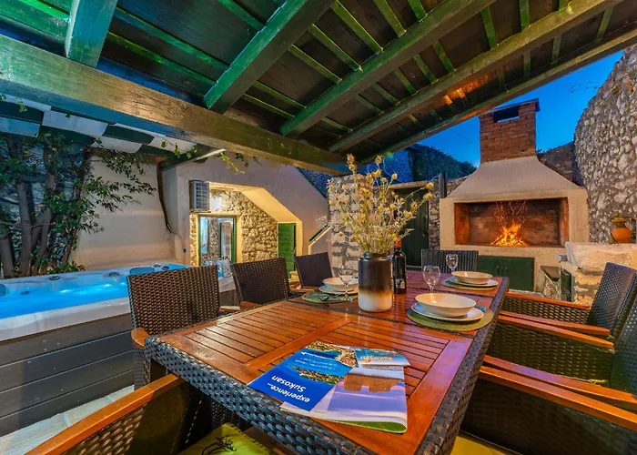 Stone House Zara With Jacuzzi בית נופש