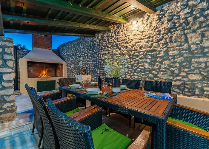 Stone House Zara With Jacuzzi בית נופש Sukošan
