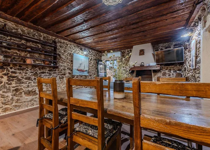 Stone House Zara With Jacuzzi בית נופש Sukošan